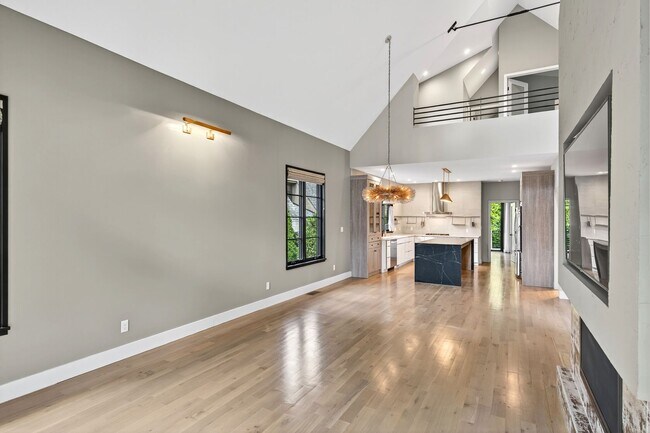 Building Photo - Stunning Luxury Home in the Village of Che...