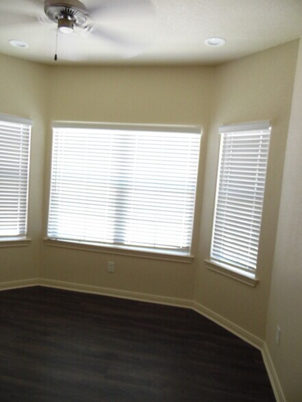 Building Photo - 301 W Panther Way