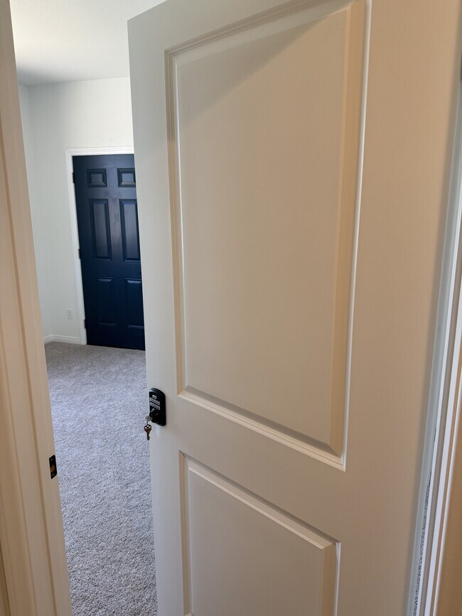 Building Photo - 4470 Hickory Ct
