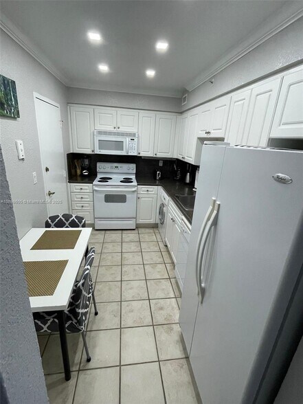 Building Photo - 2501 S Ocean Dr