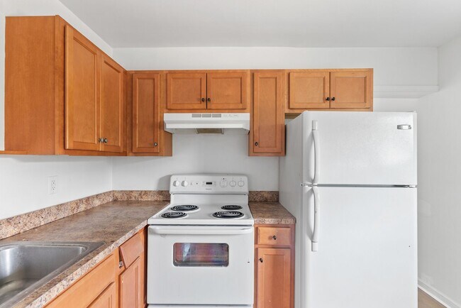 Building Photo - 422 Longwood Ave