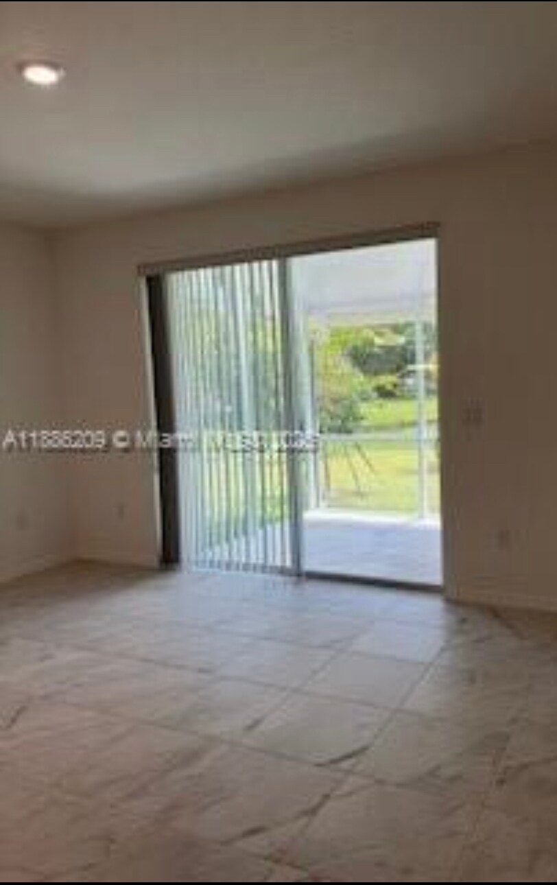 Building Photo - 6270 SW 47th Ct