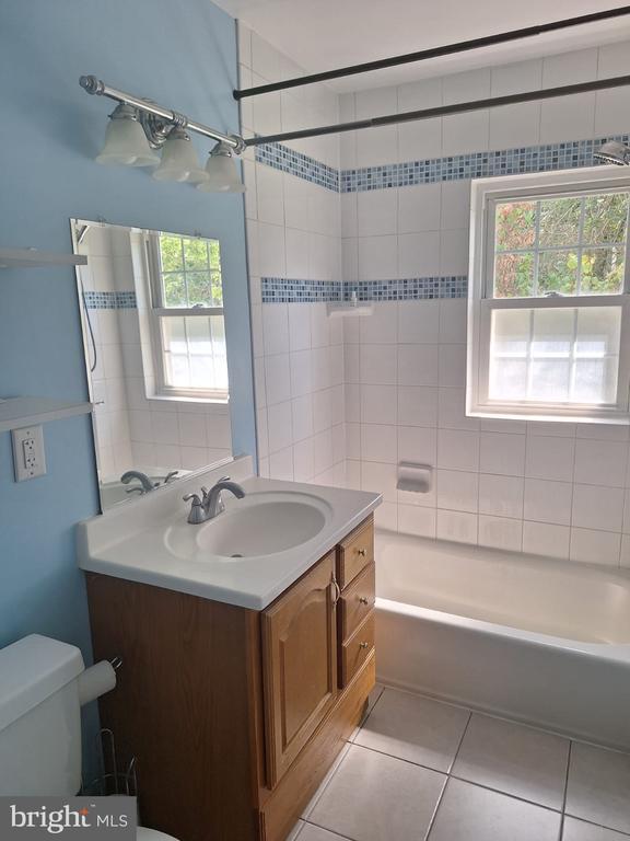 Building Photo - 755 Azalea Dr