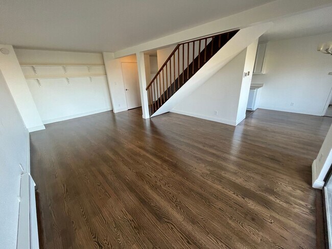 Building Photo - 185 Villa Terrace