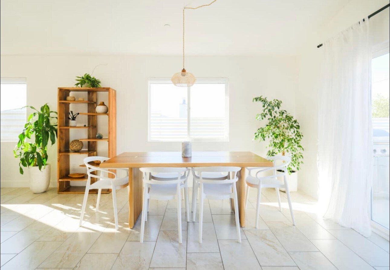 Building Photo - 13609 Avenida La Vis