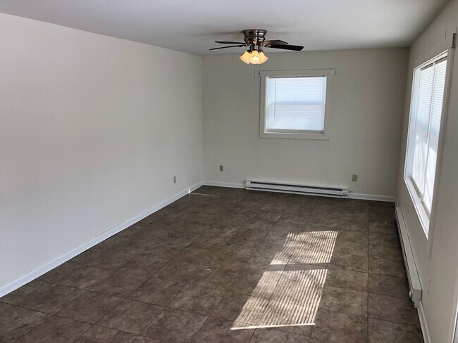 Building Photo - 719-721 E. Monroe