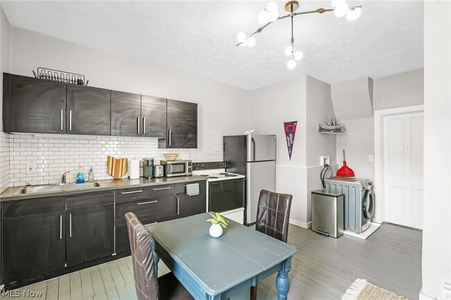 Building Photo - 1009 Kenilworth Ave