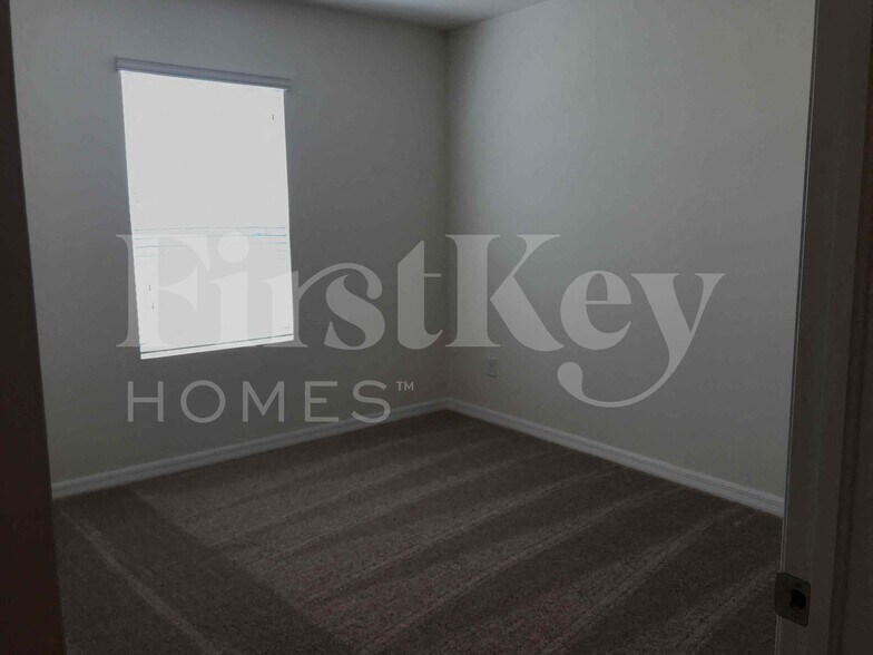 Building Photo - 1609 SW 25th Ln