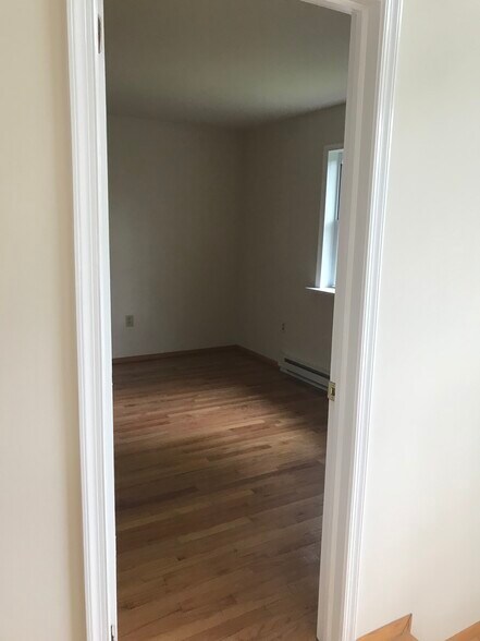 Building Photo - 10 Candlewood Ln