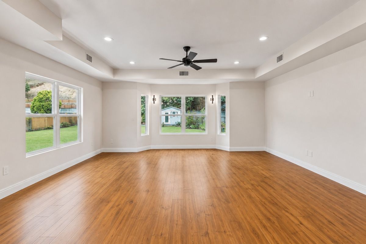 Building Photo - 1096 Canyon View Dr
