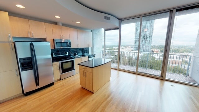 Primary Photo - Stunning Center City High Rise Condo on th...