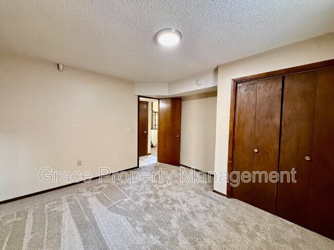 Building Photo - 13092 Monroe Dr
