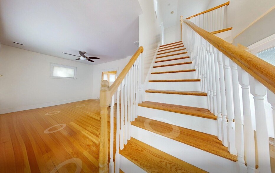 Building Photo - 47 Lasell St