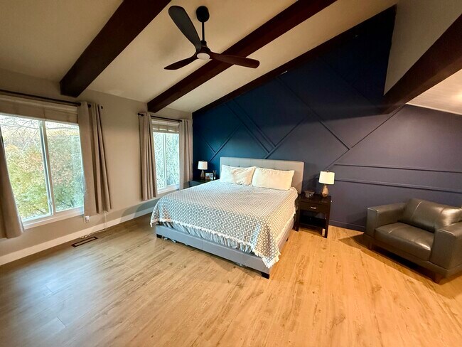 Building Photo - 2305 S 165th St