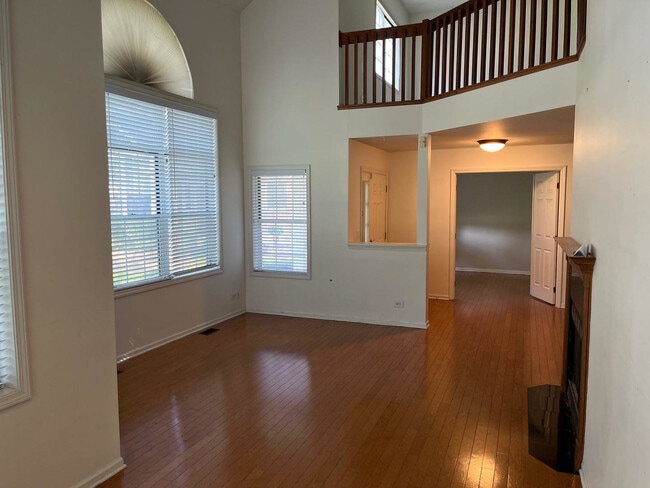 Building Photo - 1274 S Parkside Dr