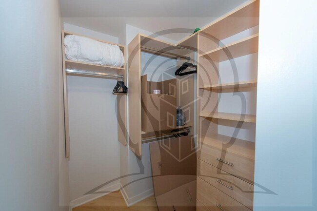 Building Photo - Stunning 46th Floor, 2 bedroom condo, right on the Chicago River