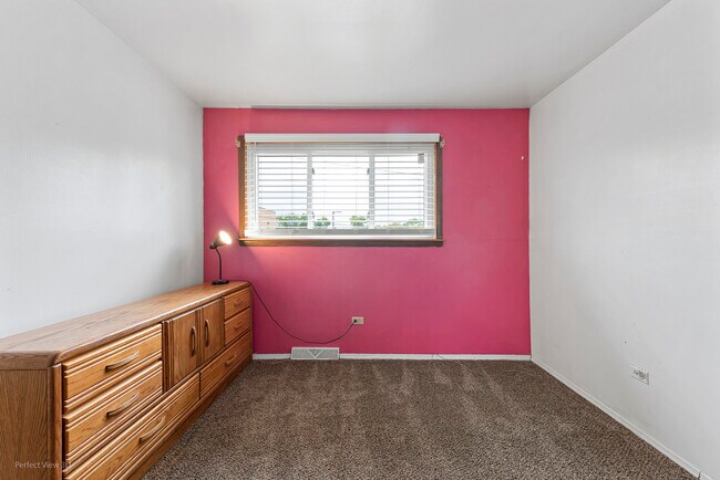 Building Photo - 1144 E 160th Pl