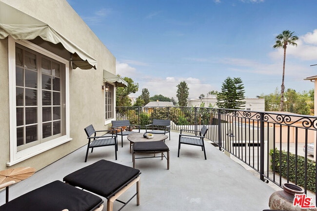 Building Photo - 614 Beachwood Dr