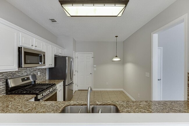 Building Photo - 2421 Elkhorn Ter