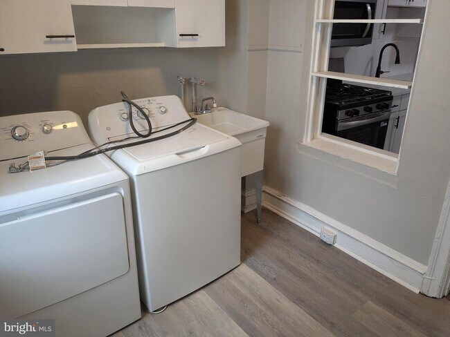 Building Photo - 1261 CHASE