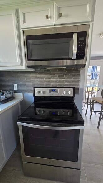 Building Photo - 9426 Sandra St