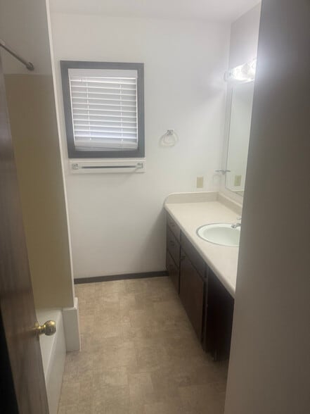 Building Photo - 840 N Colorado St