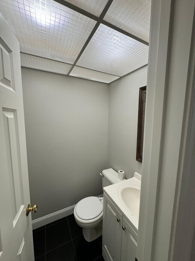 Building Photo - 38K Shrewsbury Green Dr