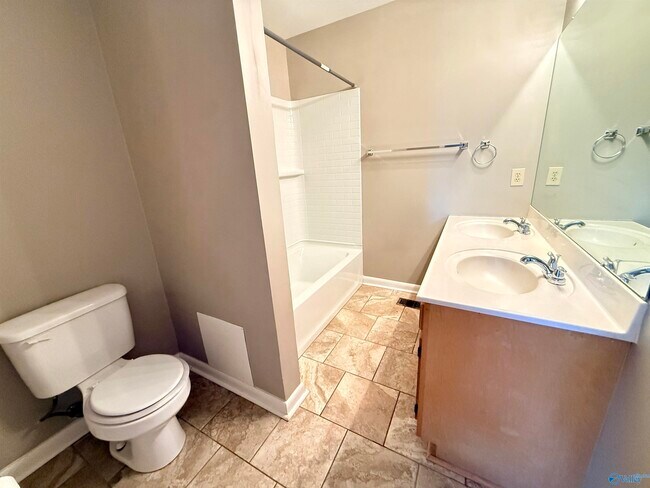 Building Photo - 105 Oakwood Meadows Dr