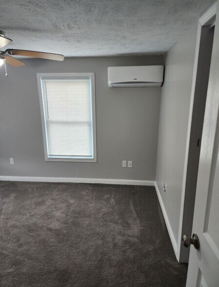 Building Photo - 5243 Highland Rd
