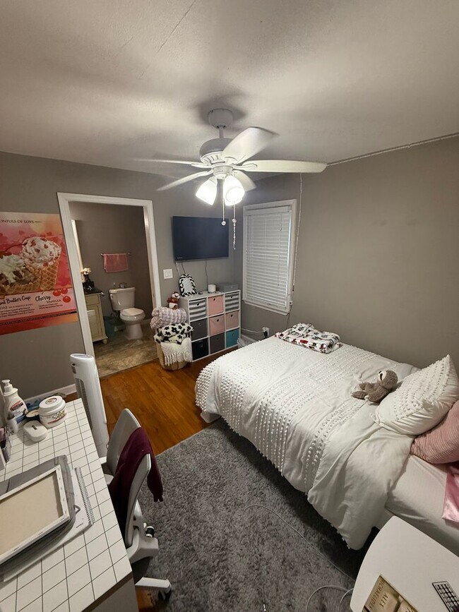 Building Photo - 3/2 Single Family Home Close to FSU!