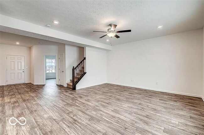 Building Photo - 5296 Maywood Dr