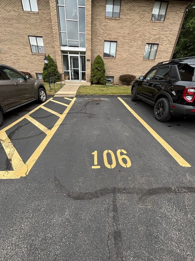 Building Photo - Beautiful 2 Bedroom 2 Bathroom apartment i...
