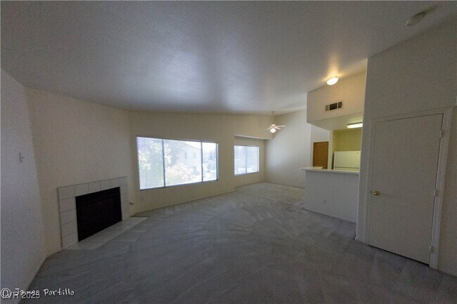 Building Photo - 350 S Durango Dr