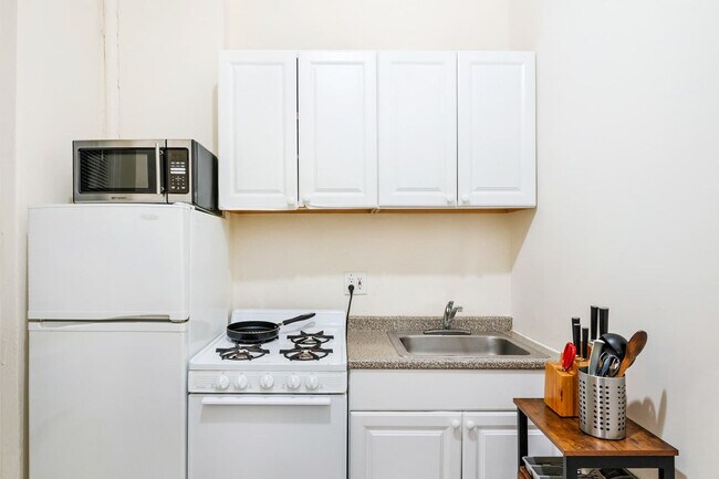 Building Photo - 223 E 14th St