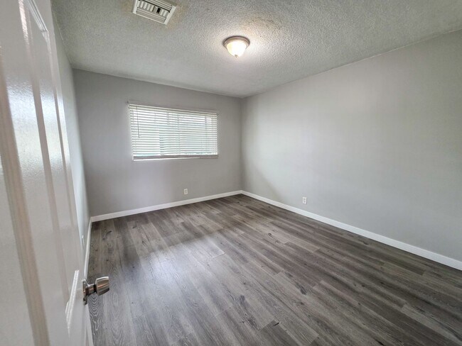 Interior Photo - 620 S Myrtle