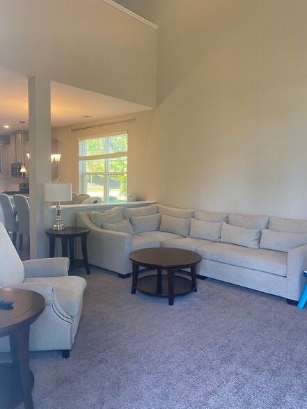 2-story ceilings - 1211 Trilogy Blvd