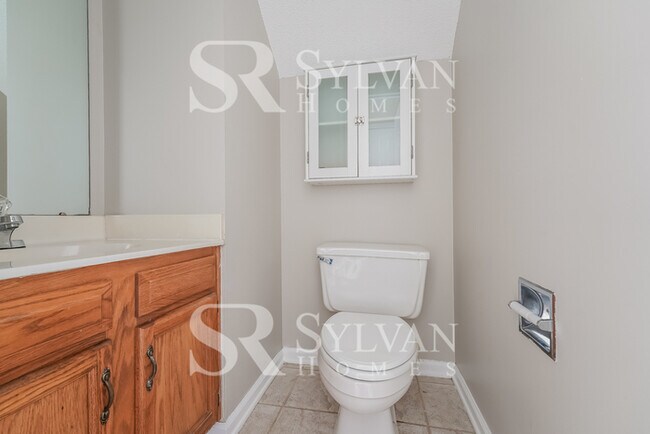 Building Photo - Prepare to be impressed by this 4 bedroom, 2.5 bathroom home