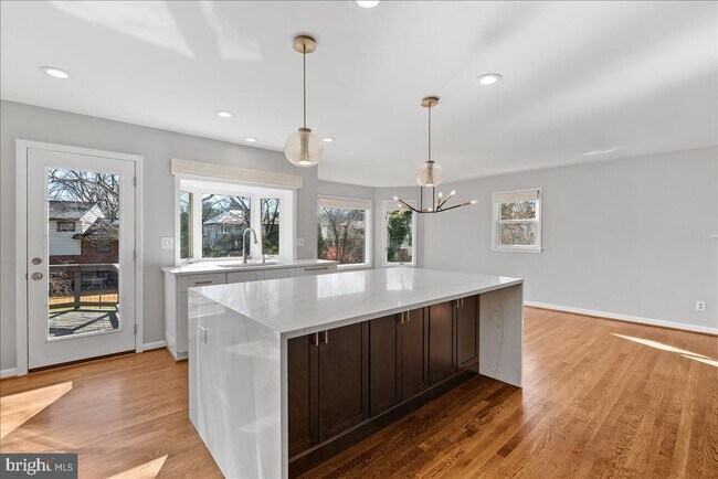 Building Photo - 7107 Tyndale St