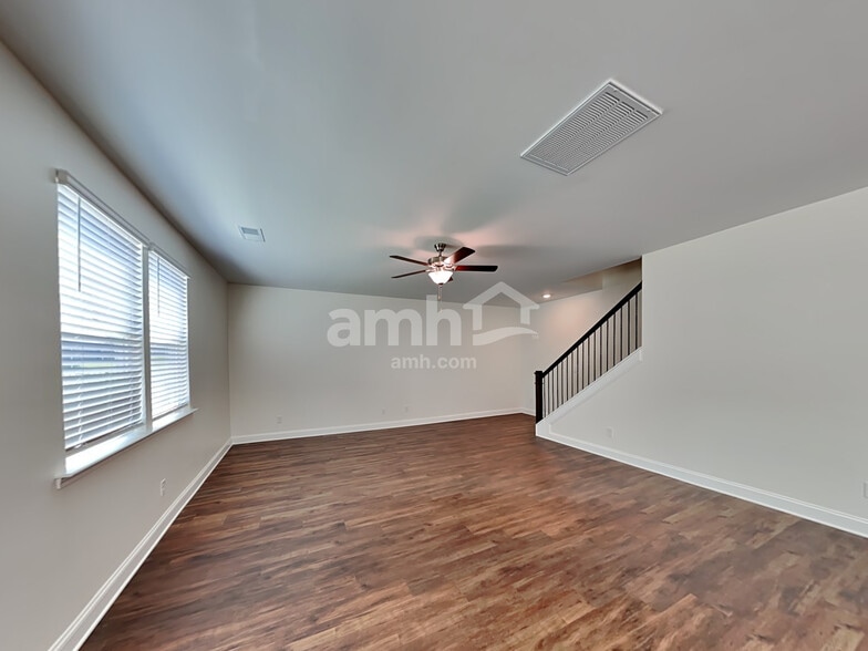 Building Photo - 550 Rivermist Dr