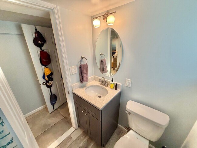 Building Photo - Beautiful Benning 3 Bedroom Renovated Bungalow Home with Yard, Parking, W/D.