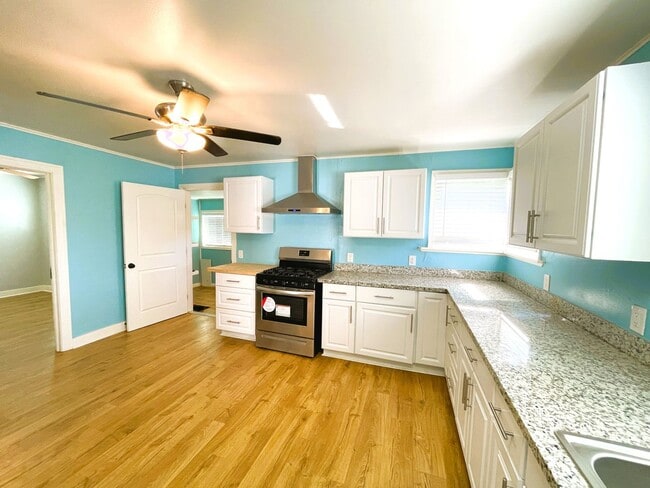 Building Photo - 5250 Whispering Creek Dr