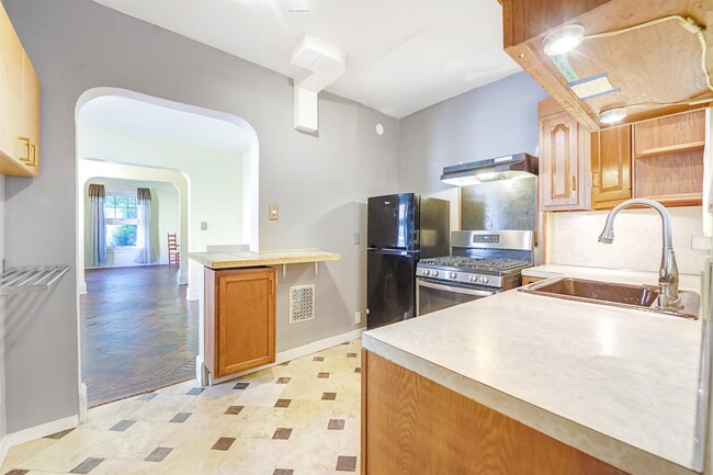 Building Photo - 54 Highland Ave