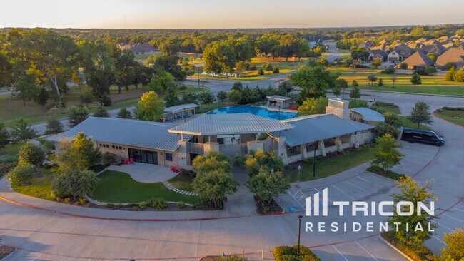 Building Photo - 8101 Howell Oak Dr