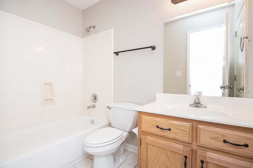 Building Photo - 6391 Braybourne Main