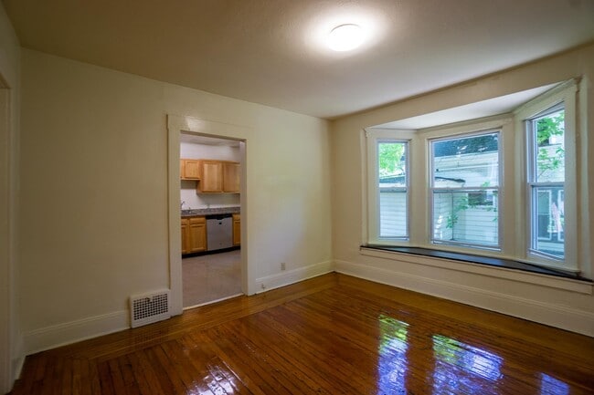 Building Photo - 1217 1/2 Madison Street -  First Floor Apa...