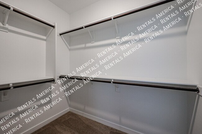 Building Photo - 4077 S Sabrina Dr