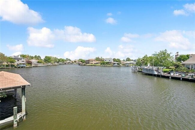 Building Photo - Beautiful Water Front Home
