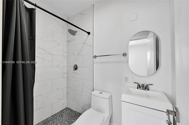 Building Photo - 21 NE 48th St