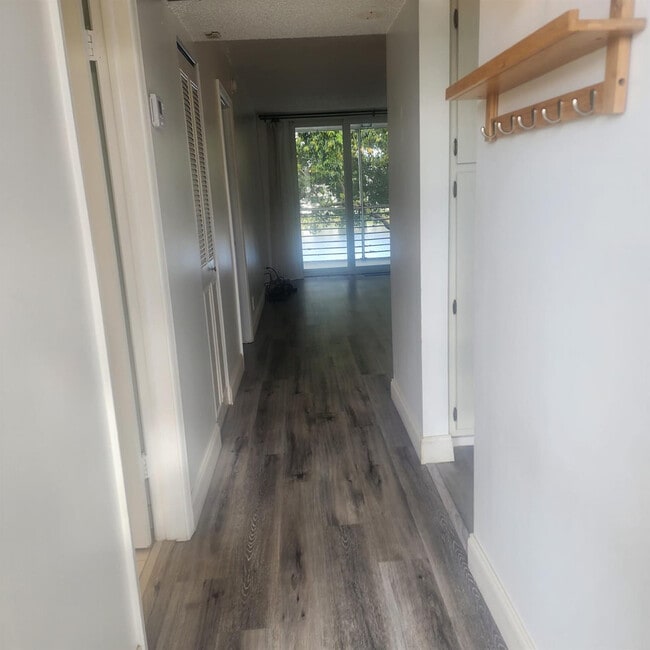 Building Photo - 9430 Poinciana Pl