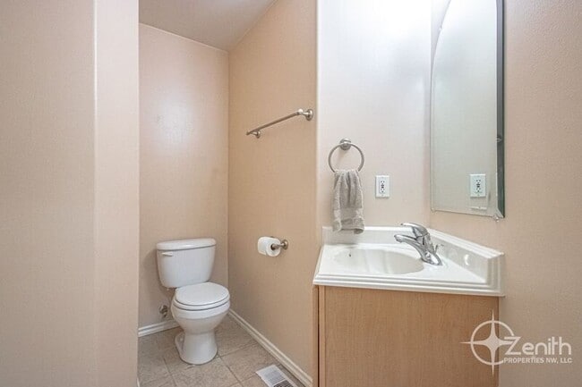 Building Photo - 516 NE 199th St